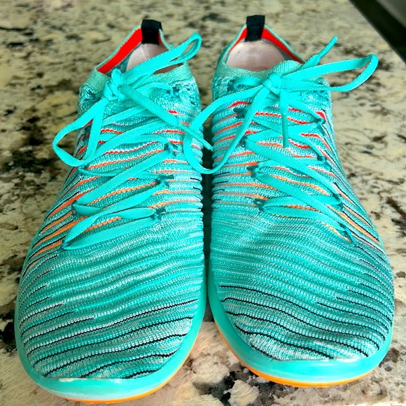 Women’s Nike flyknit sneakers EUC - Picture 2 of 5